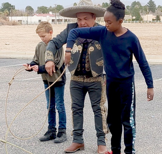 A person in a sombrero holding a lasso

AI-generated content may be incorrect.